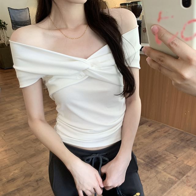 Short-Sleeve Twisted Top Plain Shoulder Off
