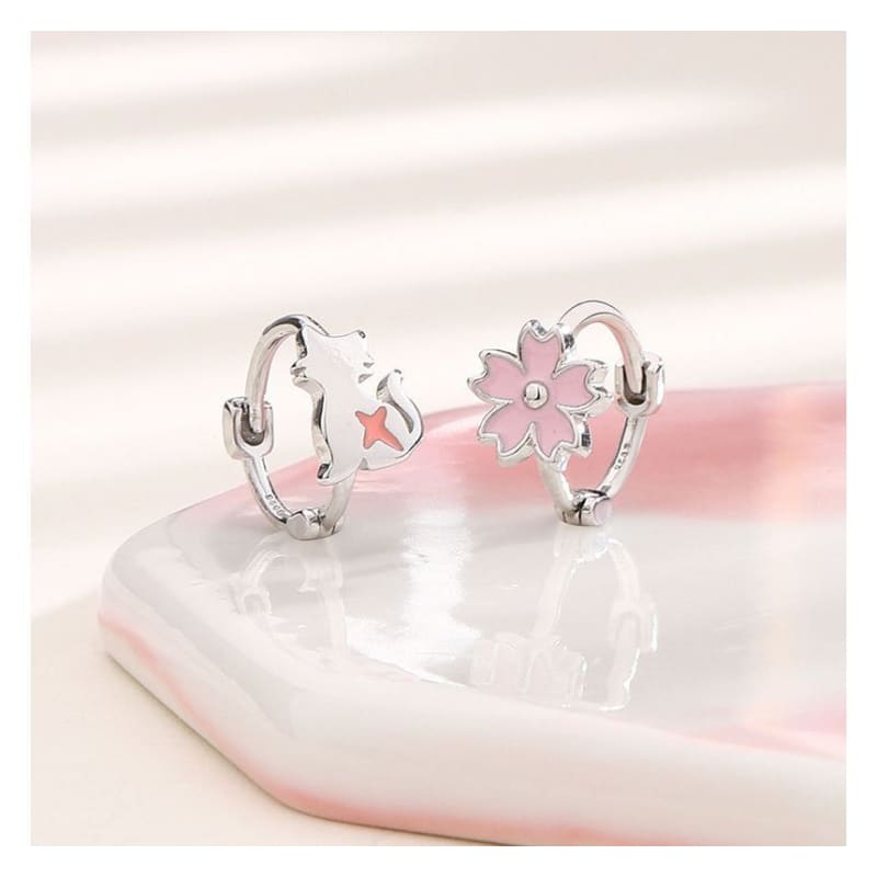 Asymmetrical Cat Huggie Earring