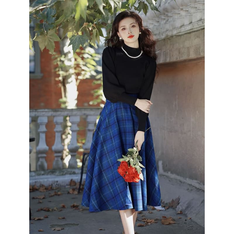 Balloon Sleeve Mock Neck Plain Sweater / High Waist Plaid