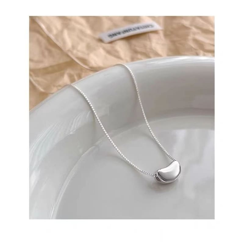Bean Pendant Alloy Choker
