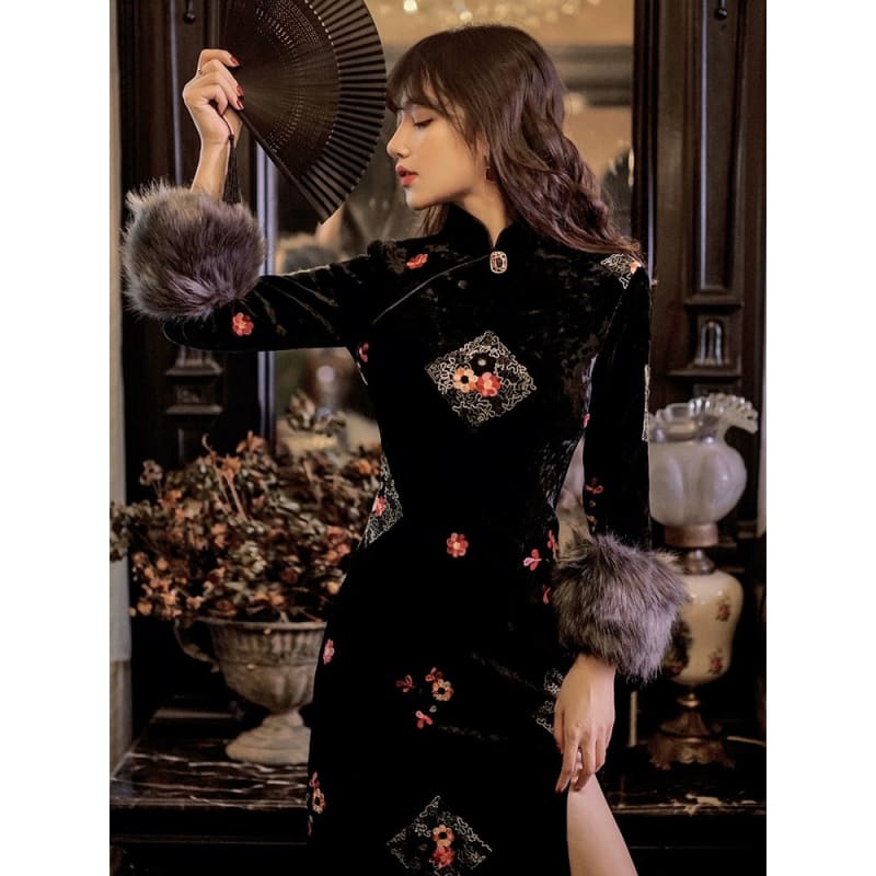 Black Fur Sleeve Long Cheongsam - Female Hanfu