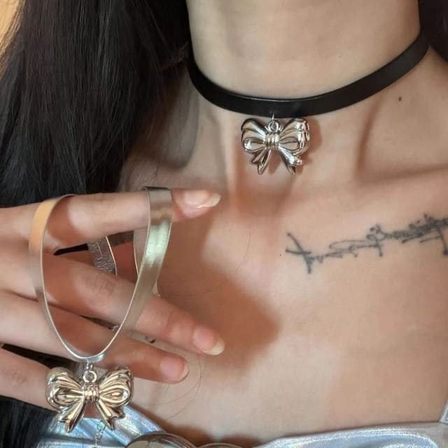 Bow Choker