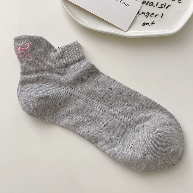 Bow Embroidered Ankle Socks - Gray / One Size