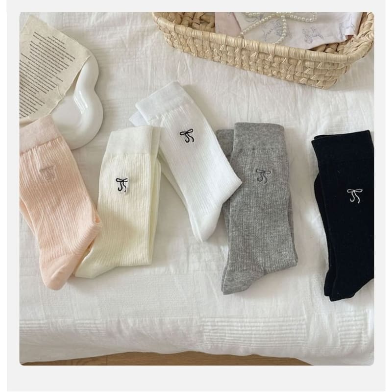 Bow Embroidered Socks Set