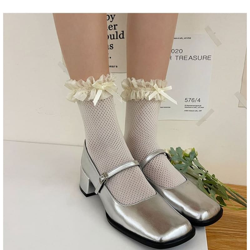 Bow Frill Trim Perforated Socks