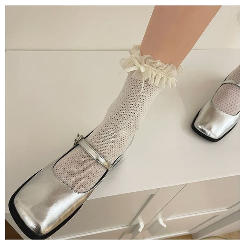 Bow Frill Trim Perforated Socks