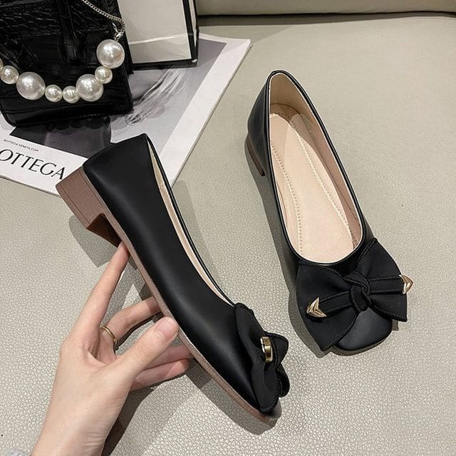 Bow Low Heel Pumps - Black / 35