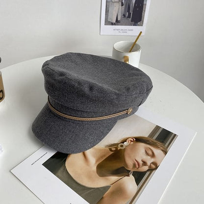 Buckled Newsboy Cap - Gray / One Size