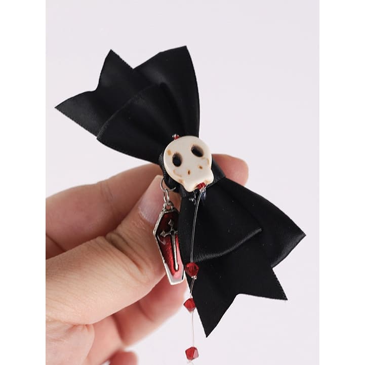 Coffin Black Skull Bowknot with Red Bwads Hairclip - Black