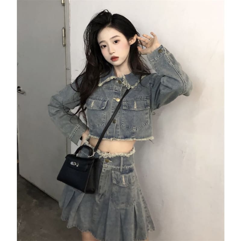 Collared Washed Fray Crop Button Denim Jacket / High Waist