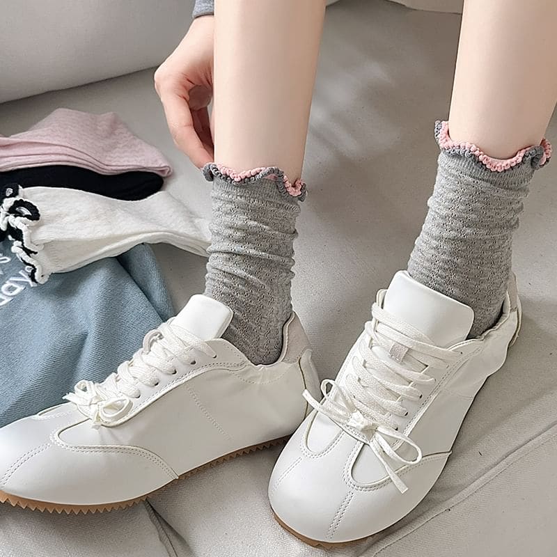 Contrast Trim Lettuce Edge Perforated Socks