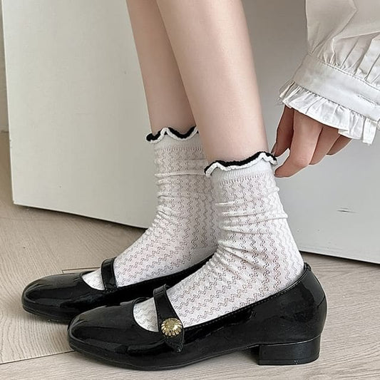 Contrast Trim Lettuce Edge Perforated Socks