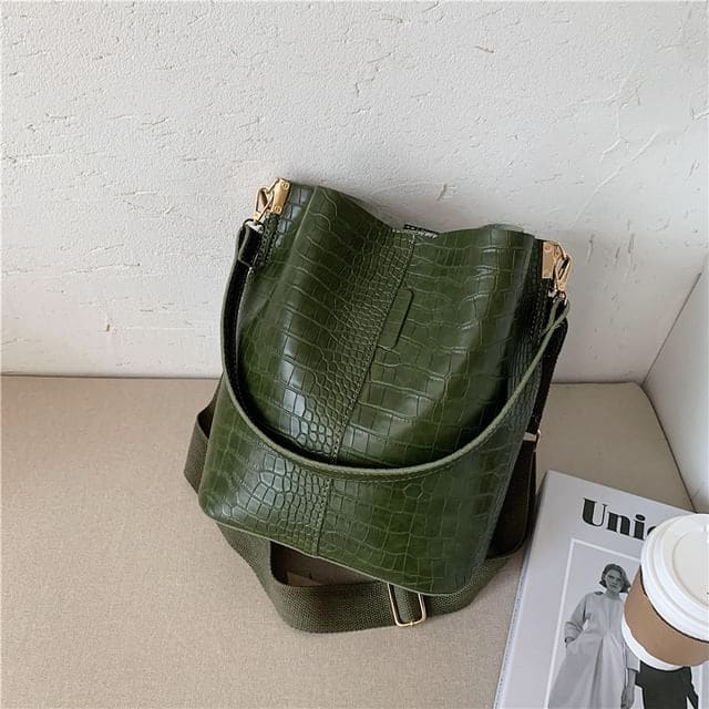 Croc Grain Bucket Bag - Green / One Size