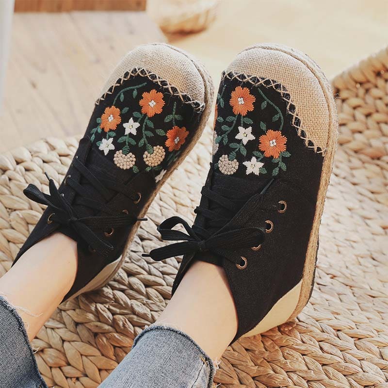 Elegant Embroidery Floral Lace up Canvas Boots