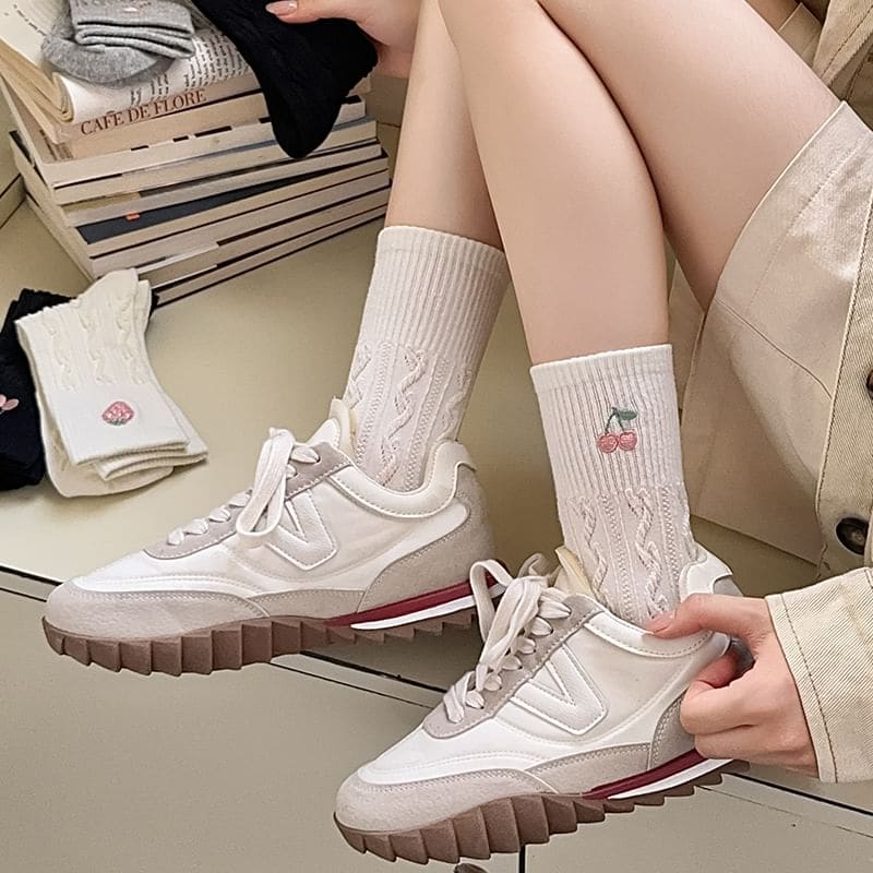 Embroidered Ribbed Socks