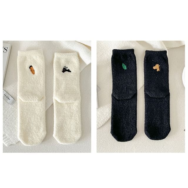 Embroidered Socks / Set - Set of 2 Pair - White & Black