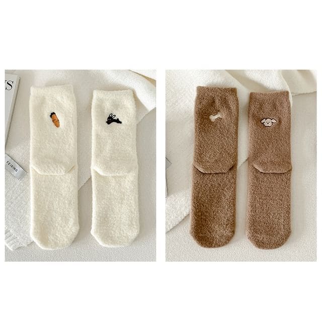 Embroidered Socks / Set - Set of 2 Pair - White & Coffee