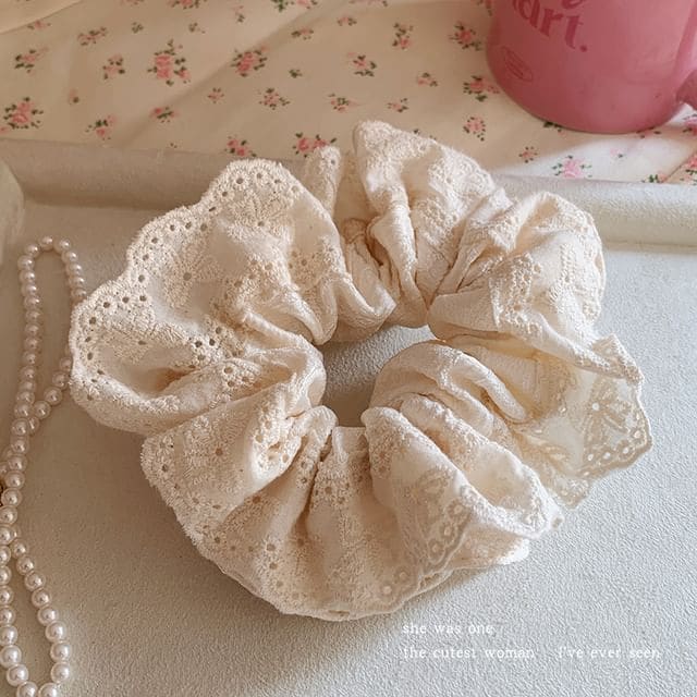 Eyelet Lace Scrunchie - Off-White / One Size