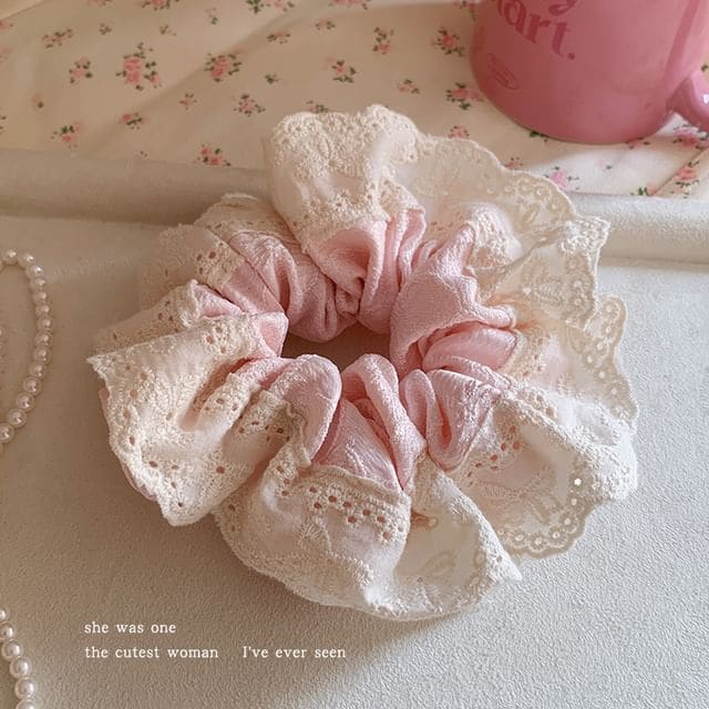 Eyelet Lace Scrunchie - Pink / One Size