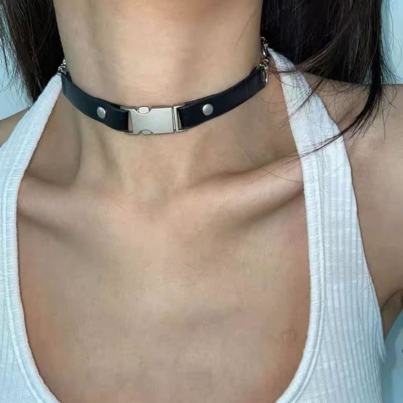 Faux Leather Buckled Choker / Bracelet