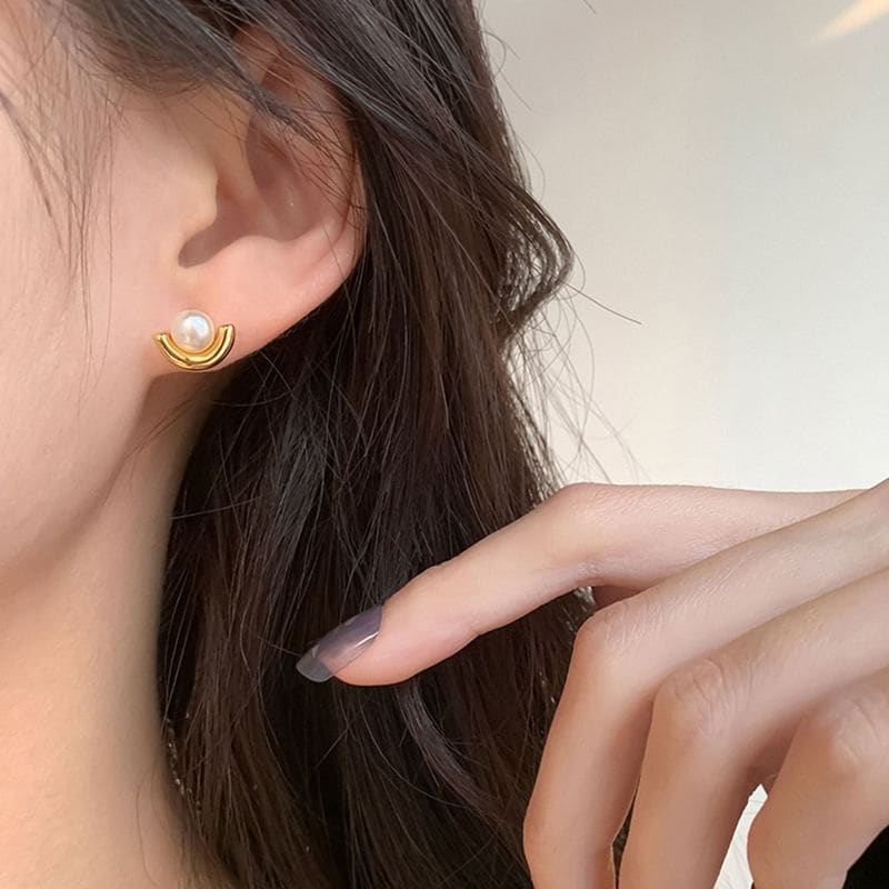 Faux Pearl Ear Stud