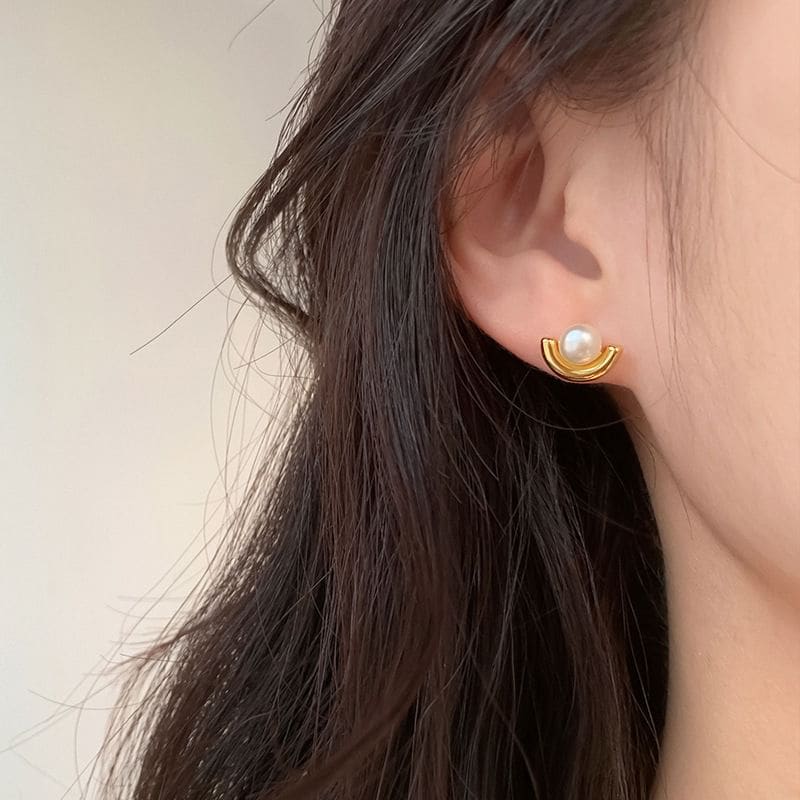 Faux Pearl Ear Stud