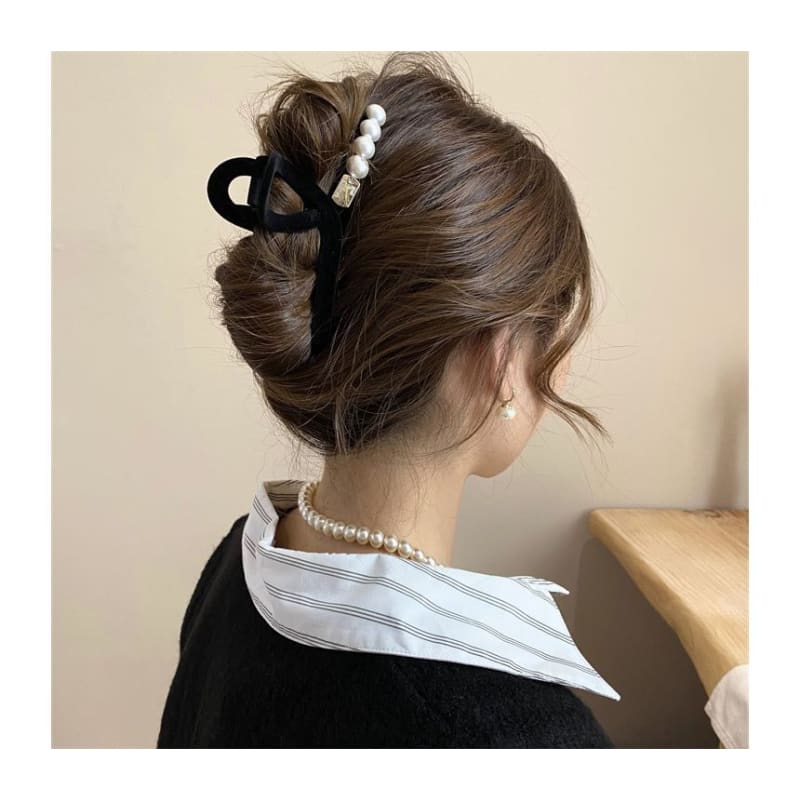 Faux Pearl Flocking Hair Clamp (Various Designs)