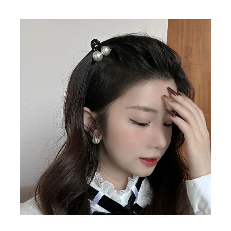 Faux Pearl Resin Hair Clamp