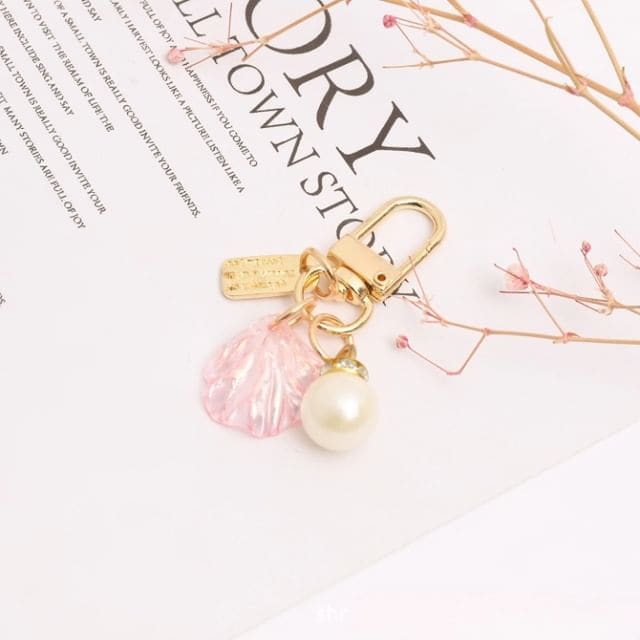 Faux Pearl Shell Acrylic Bag Charm Keyring - Q930-1 - Gold