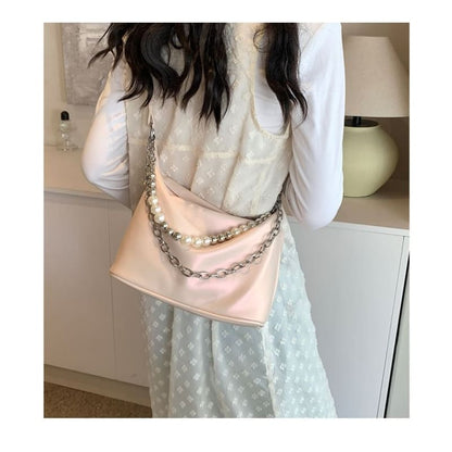 Faux Pearl Strap Chained Crossbody Bag