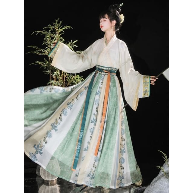 Floral Embroidered Hanfu Top / Light Jacket / Mid Rise Maxi