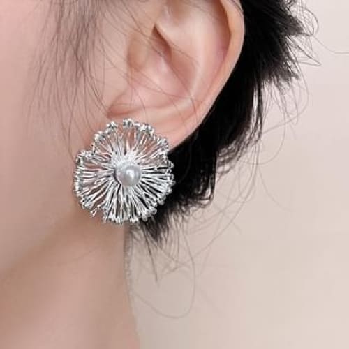 Floral Faux Pearl Alloy Stud Earring