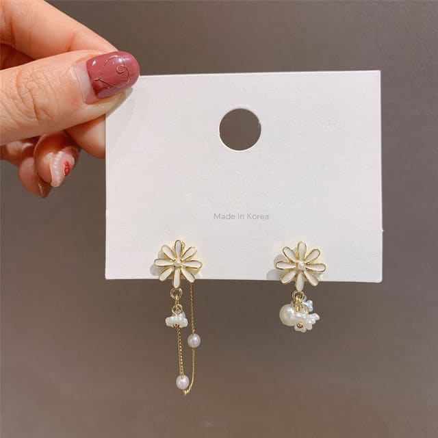 Floral Faux Pearl Asymmetrical Alloy Dangle Earring - 1