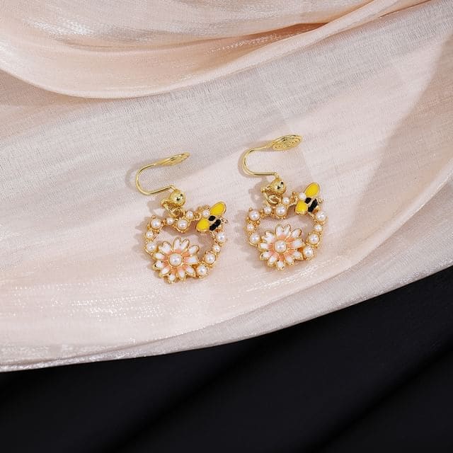 Floral Faux Pearl Bee Alloy Drop Earring - E6485 - 1 Pair