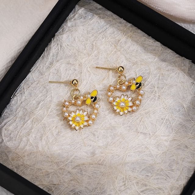 Floral Faux Pearl Bee Alloy Drop Earring - E6491 - 1 Pair