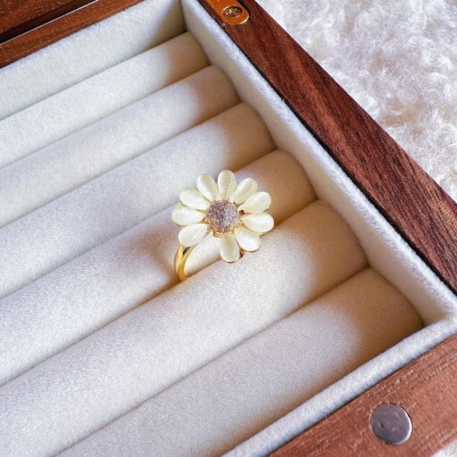 Floral Open Ring - J5316 - White / One Size