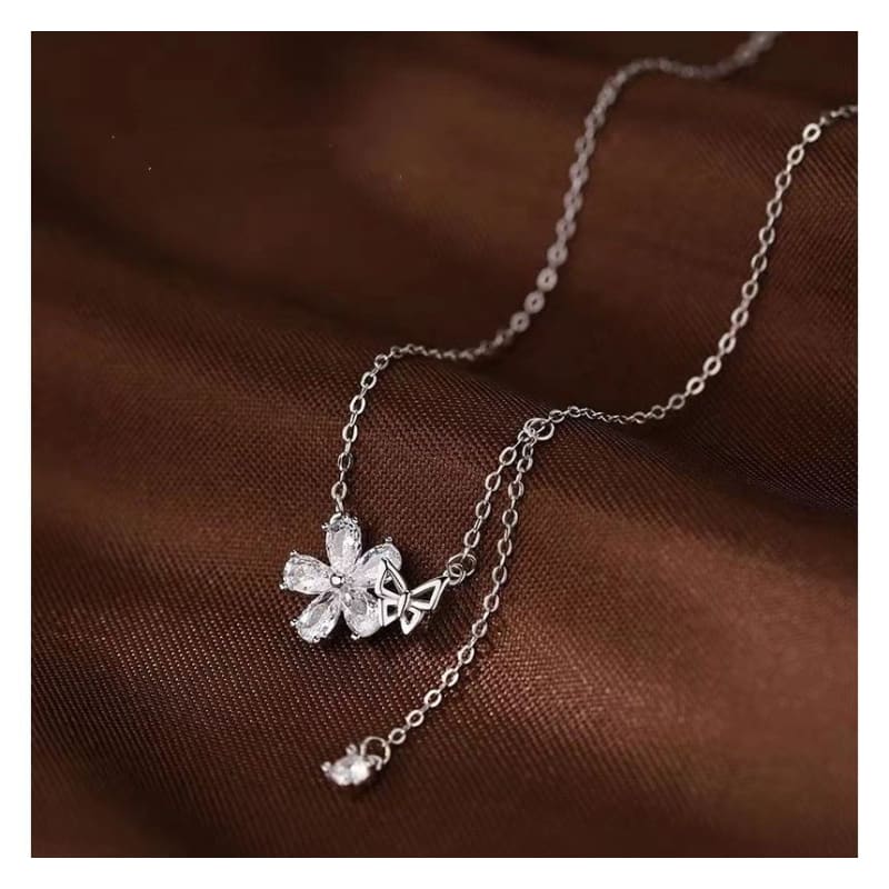 Floral Pendant Alloy Choker