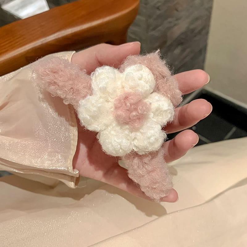 Flower Boucle Hair Claw