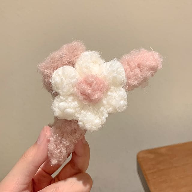 Flower Boucle Hair Claw - White Flower - Pink / One Size