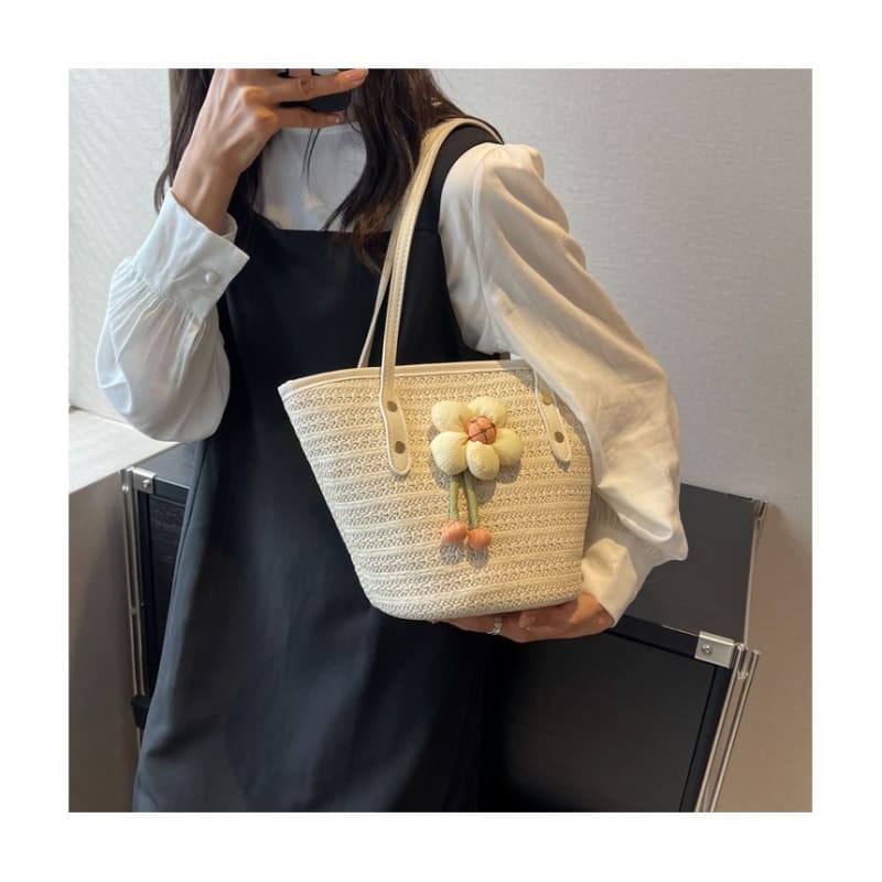 Flower Detail Straw Tote Bag