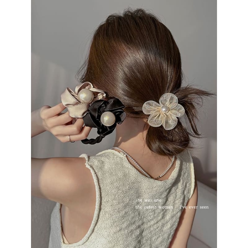 Flower Faux Pearl Hair Tie