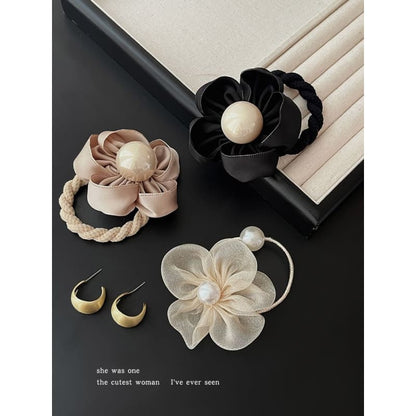 Flower Faux Pearl Hair Tie