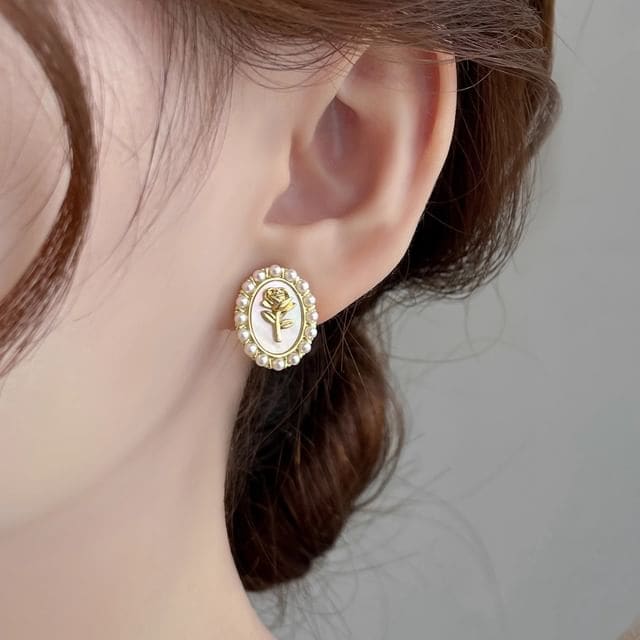 Flower Faux Pearl Stud Earring - 1 Pair - A463 - White