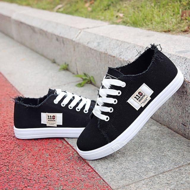 Fray Canvas Sneakers - Black / 35