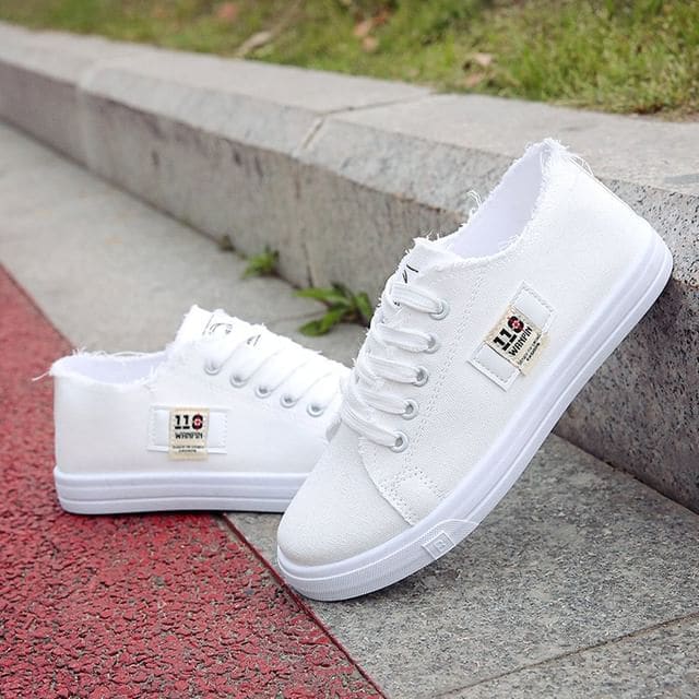 Fray Canvas Sneakers - White / 35