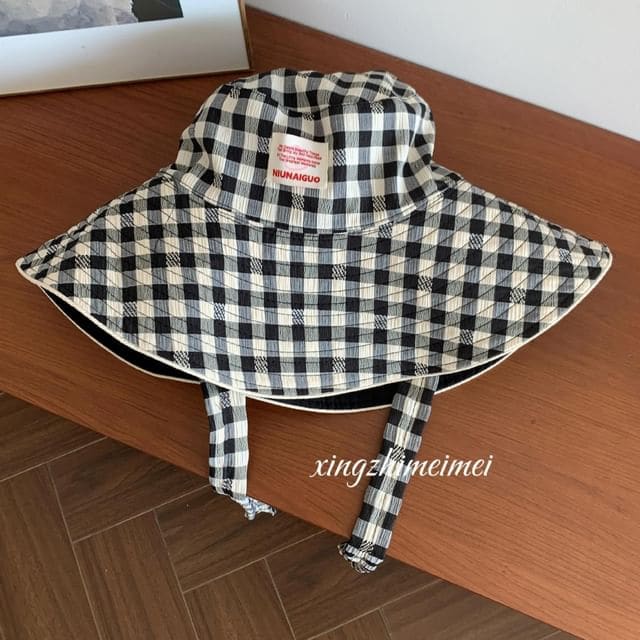 Gingham Bucket Hat With Chin Strap - Black & White