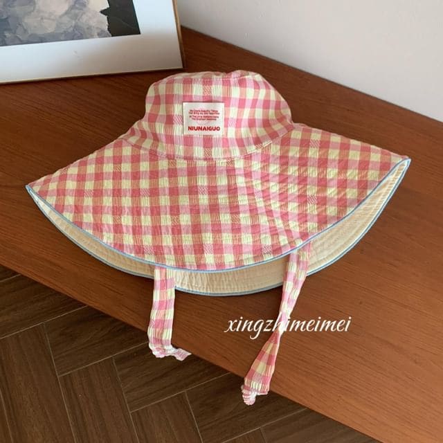 Gingham Bucket Hat With Chin Strap - Pink / One Size