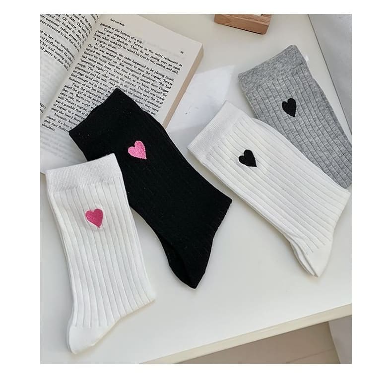 Heart Embroidered Socks Set