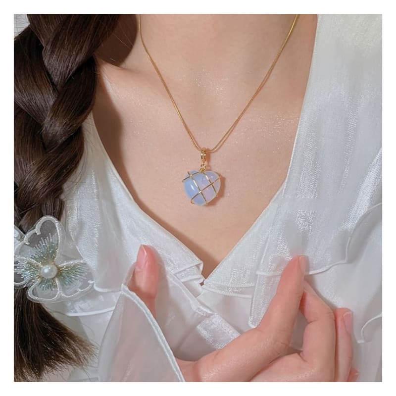 Heart Moonstone Pendant Alloy Necklace