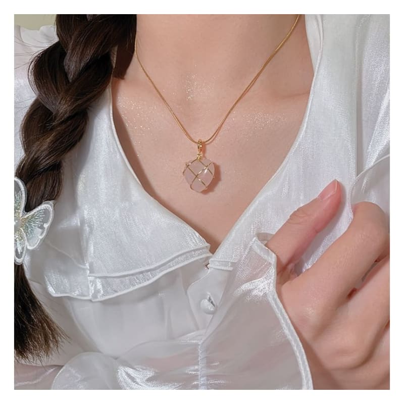 Heart Moonstone Pendant Alloy Necklace